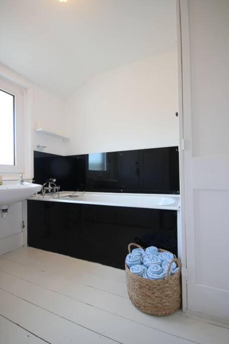 Вилла Downsview Kingsdown  Экстерьер фото